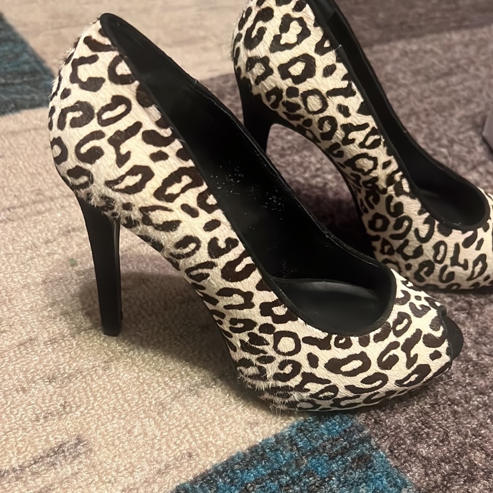 GUESS Animal Print High heels Size 7 - Picture 2 of 6